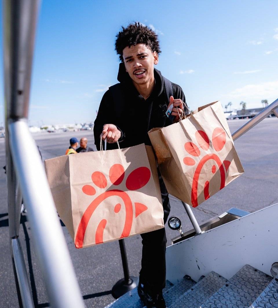 aiyouxi-快船客场狂胜，主帅赞叹球队士气高昂